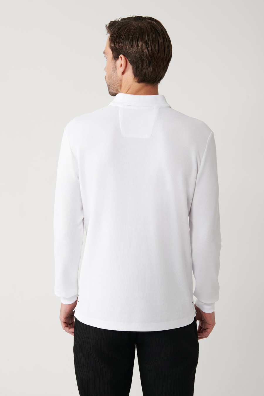 Beyaz Kıvrılmaz Polo Yaka Kolay Ütülenen Basic Sweatshirt