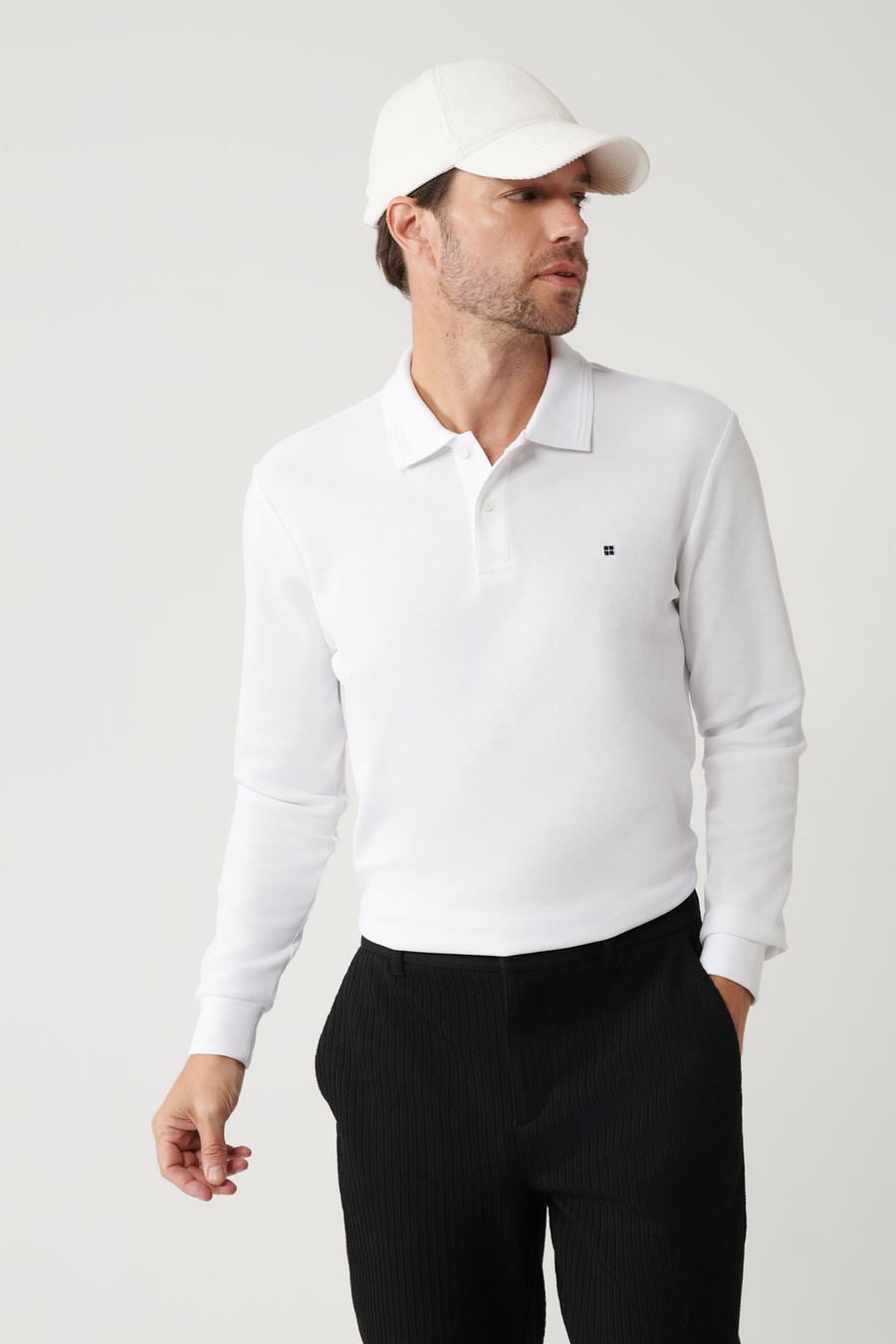 Beyaz Kıvrılmaz Polo Yaka Kolay Ütülenen Basic Sweatshirt