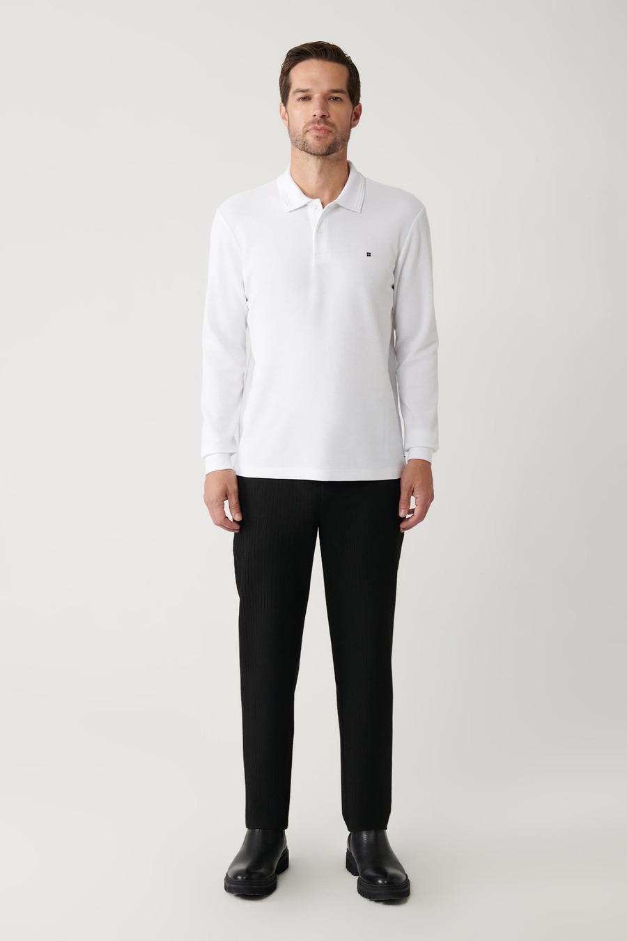 Beyaz Kıvrılmaz Polo Yaka Kolay Ütülenen Basic Sweatshirt