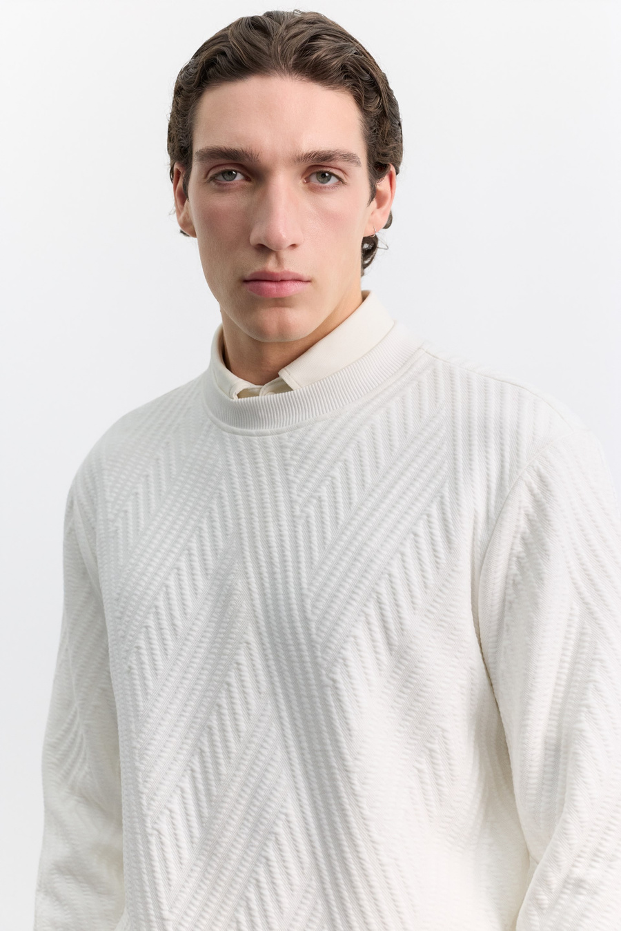 Ekru Bisiklet Yaka Kolay Ütülenen Jakarlı Sweatshirt