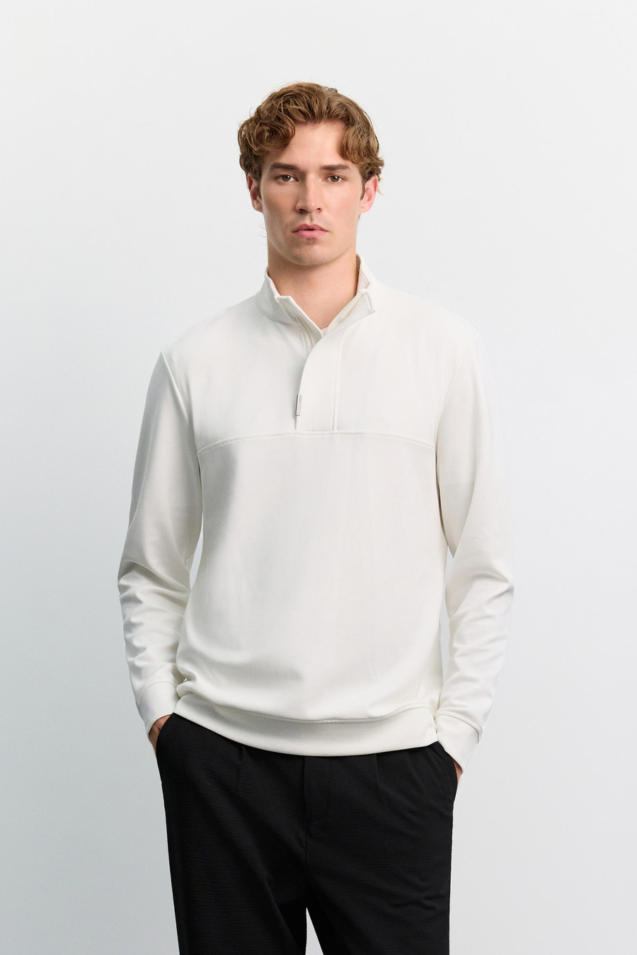Ekru Dik Yaka Fermuarlı Kolay Ütülenen Pamuklu Sweatshirt