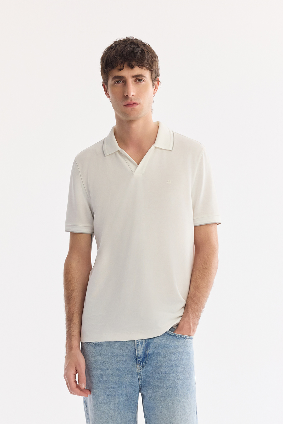 Ekru Kıvrılmaz Polo Yaka Düğmesiz Kolay Ütülenen T-Shirt
