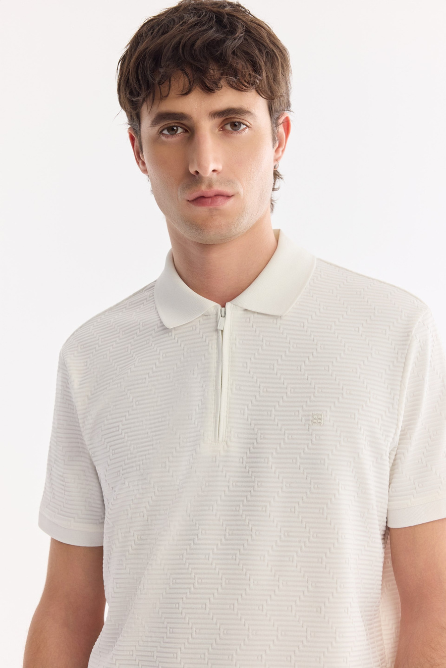 Ekru Kıvrılmaz Polo Yaka Fermuarlı T-Shirt