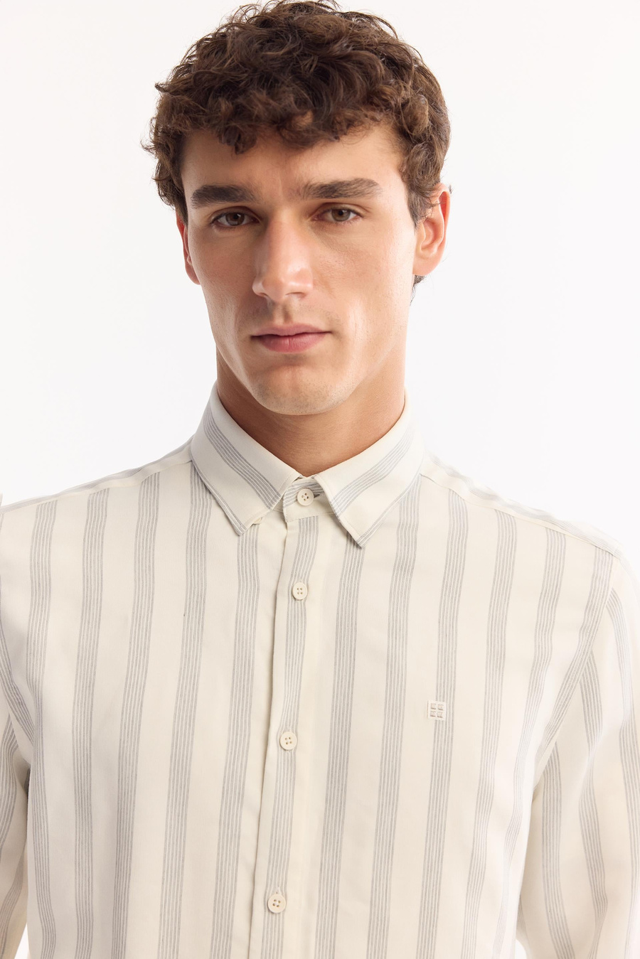 Gri Alttan Britli Yaka Soft Touch Çizgili Gömlek