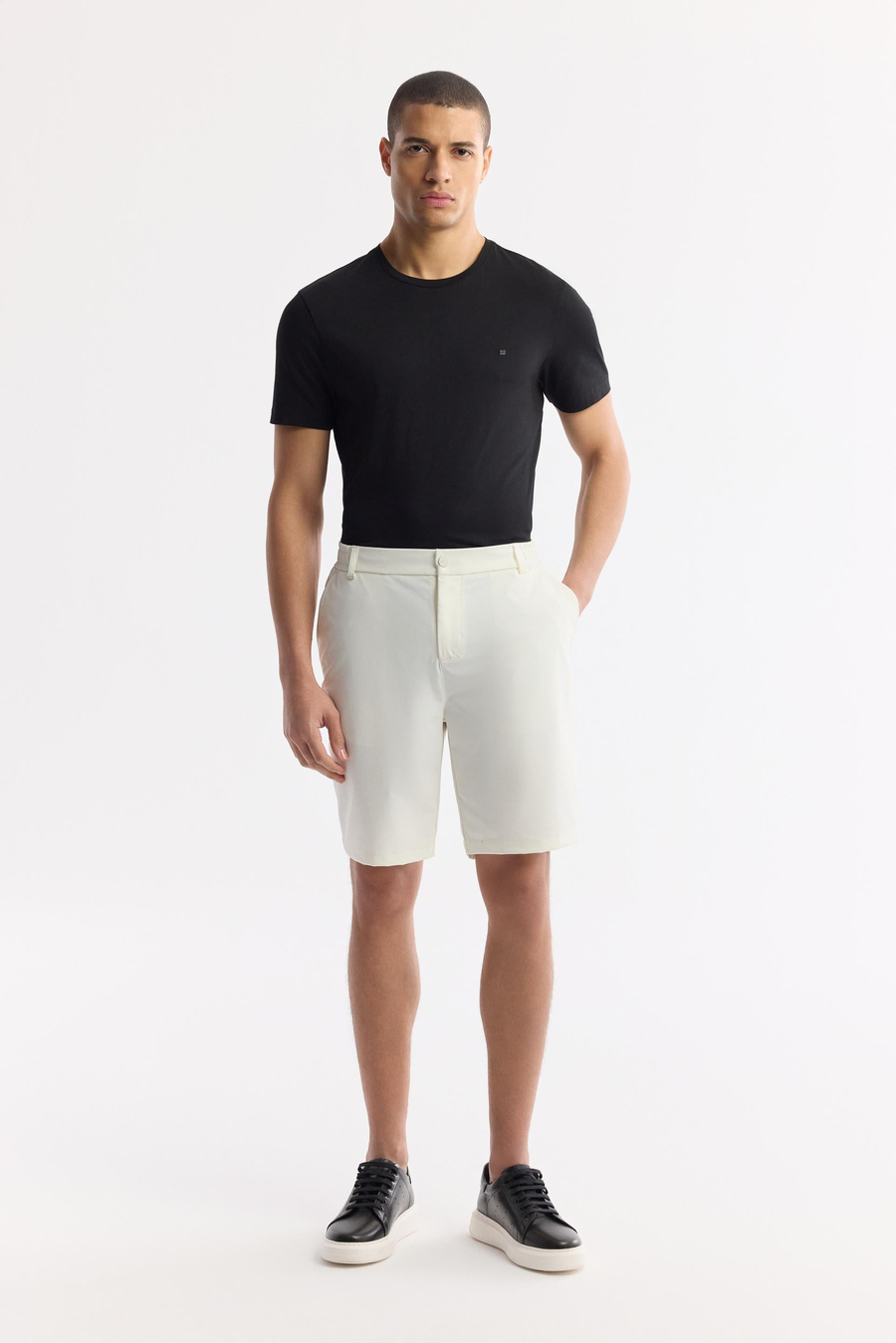 Kırık Beyaz Beli Lastikli Bi-Stretch Teknik Kumaş Şort
