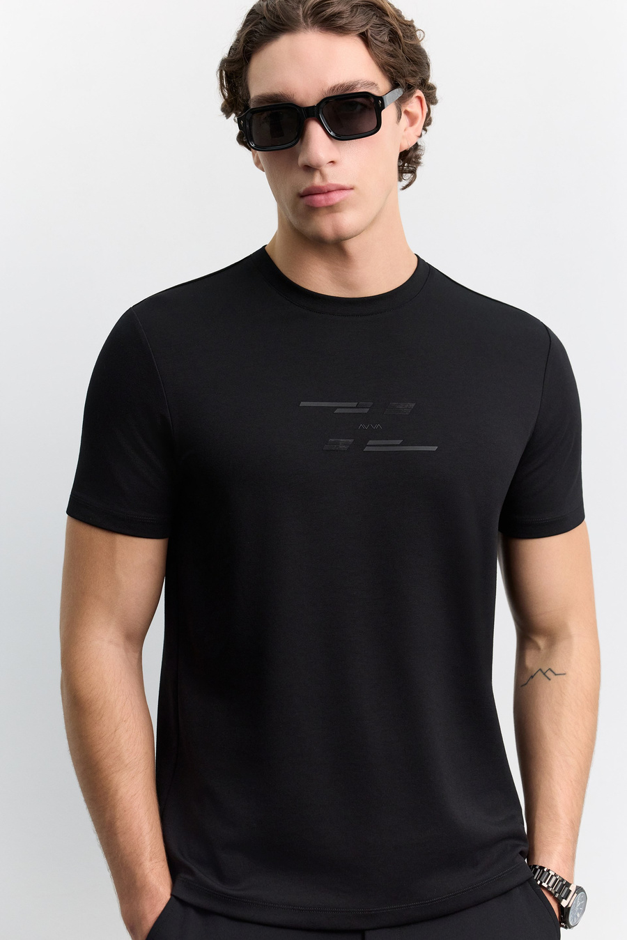 Siyah Bisiklet Yaka Frekans Baskılı İnterlok T-Shirt