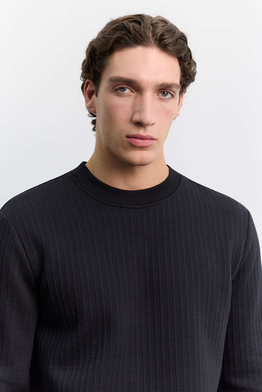 Siyah Bisiklet Yaka Kolay Ütülenen Jakarlı Sweatshirt