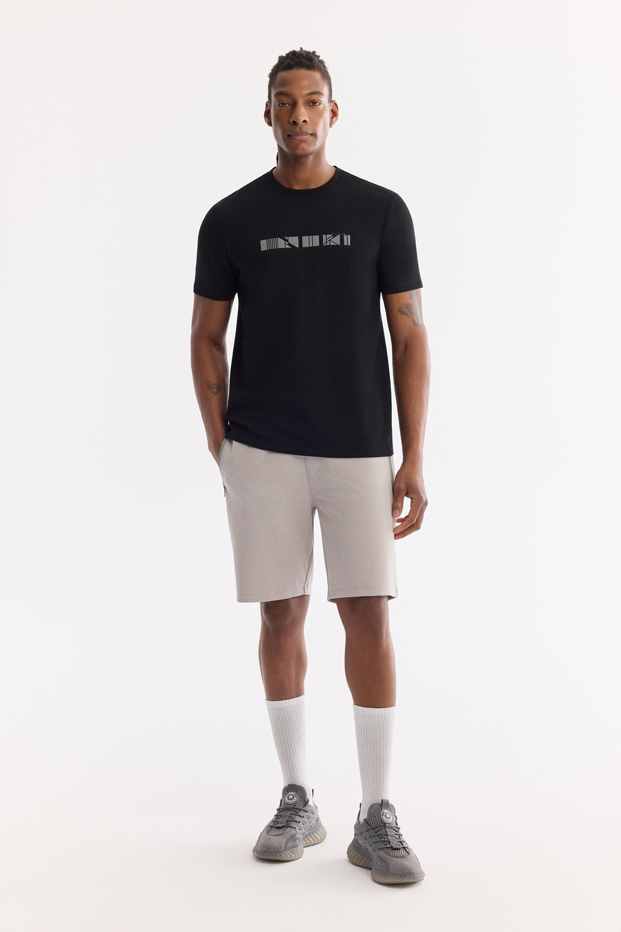 Siyah Bisiklet Yaka Reflektör Baskılı İnterlok T-Shirt