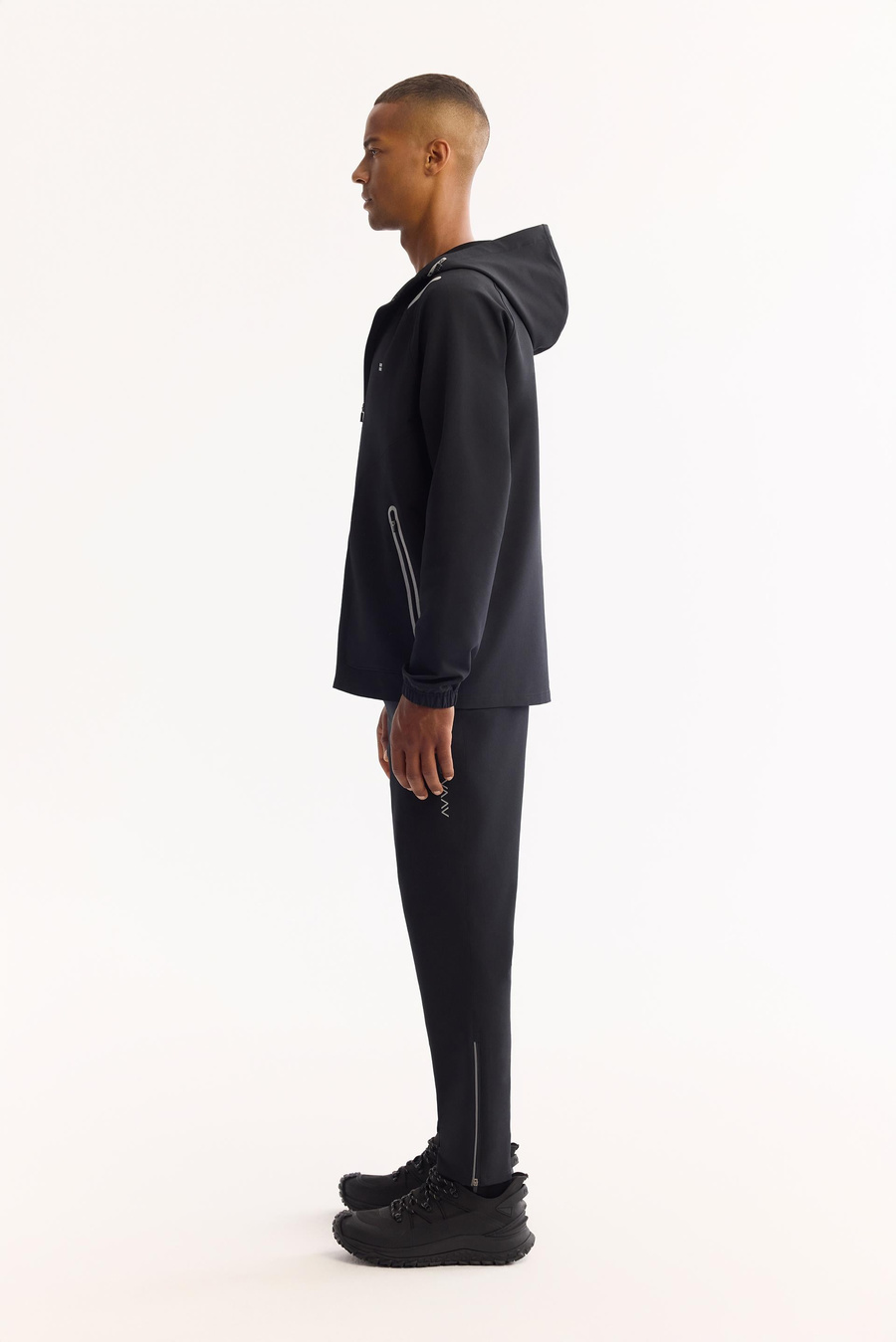 Siyah Kapüşonlu Fermuarlı Bi-Stretch Teknik Kumaş Sweatshirt