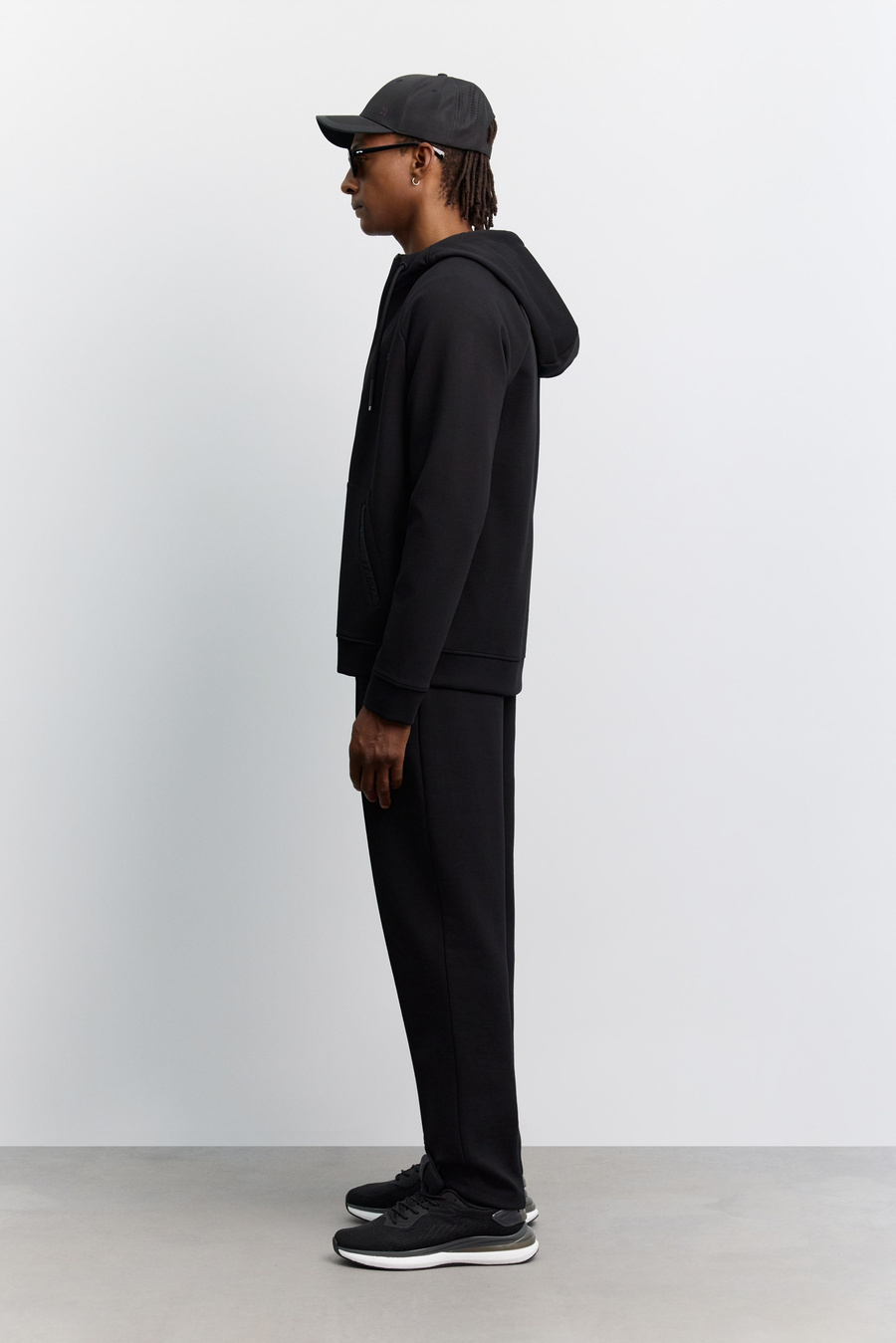 Siyah Kapüşonlu Yaka Kangru Cepli Kolay Ütülenen İnterlok Sweatshirt