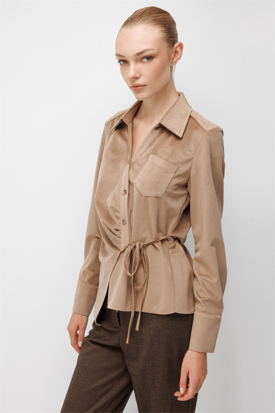 Ekol Beli Bağcıklı Kadife Bluz Camel