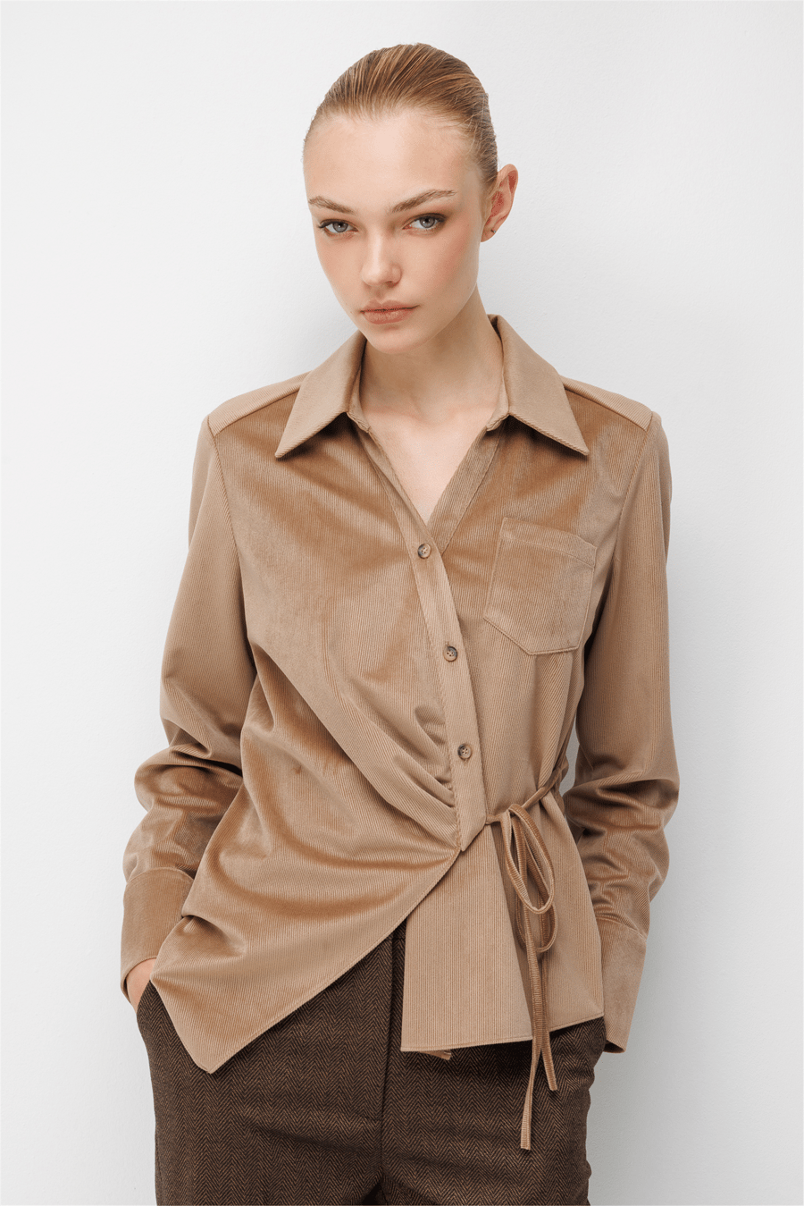 Ekol Beli Bağcıklı Kadife Bluz Camel