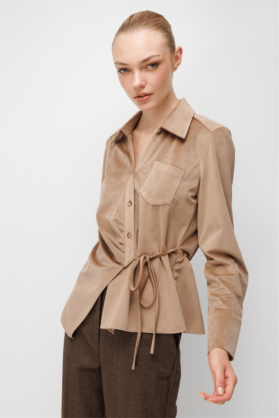 Ekol Beli Bağcıklı Kadife Bluz Camel