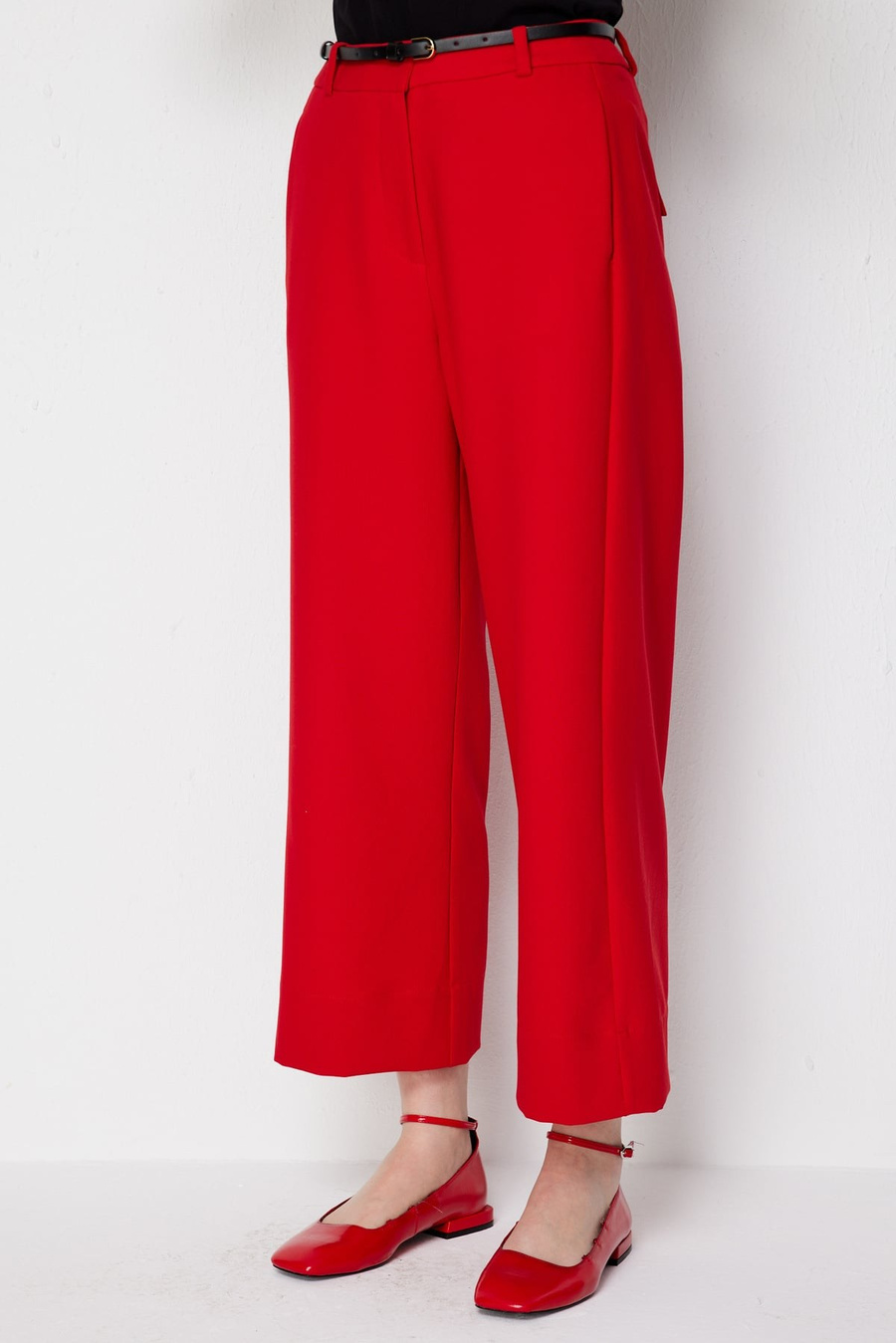 Ekol Beli Kemerli Kısa Bol Paça Pantolon Kırmızı