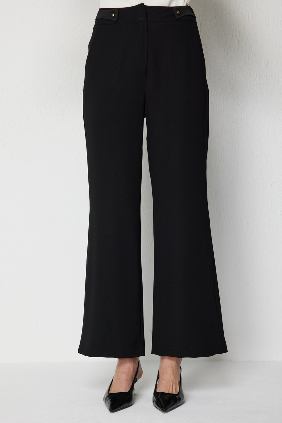 Mi Düğme Detaylı Geniş Paça Pantolon Siyah