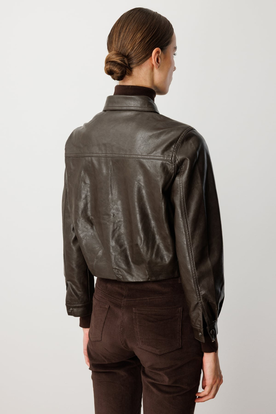 On Çıtçıtlı Deri Crop Mont Kahve