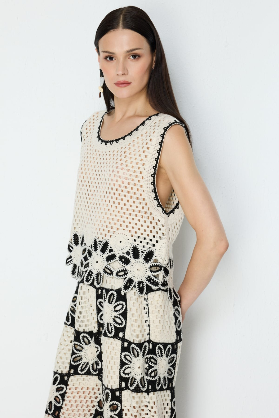 On Dantelli Sıfır Yaka Crop Bluz Krem