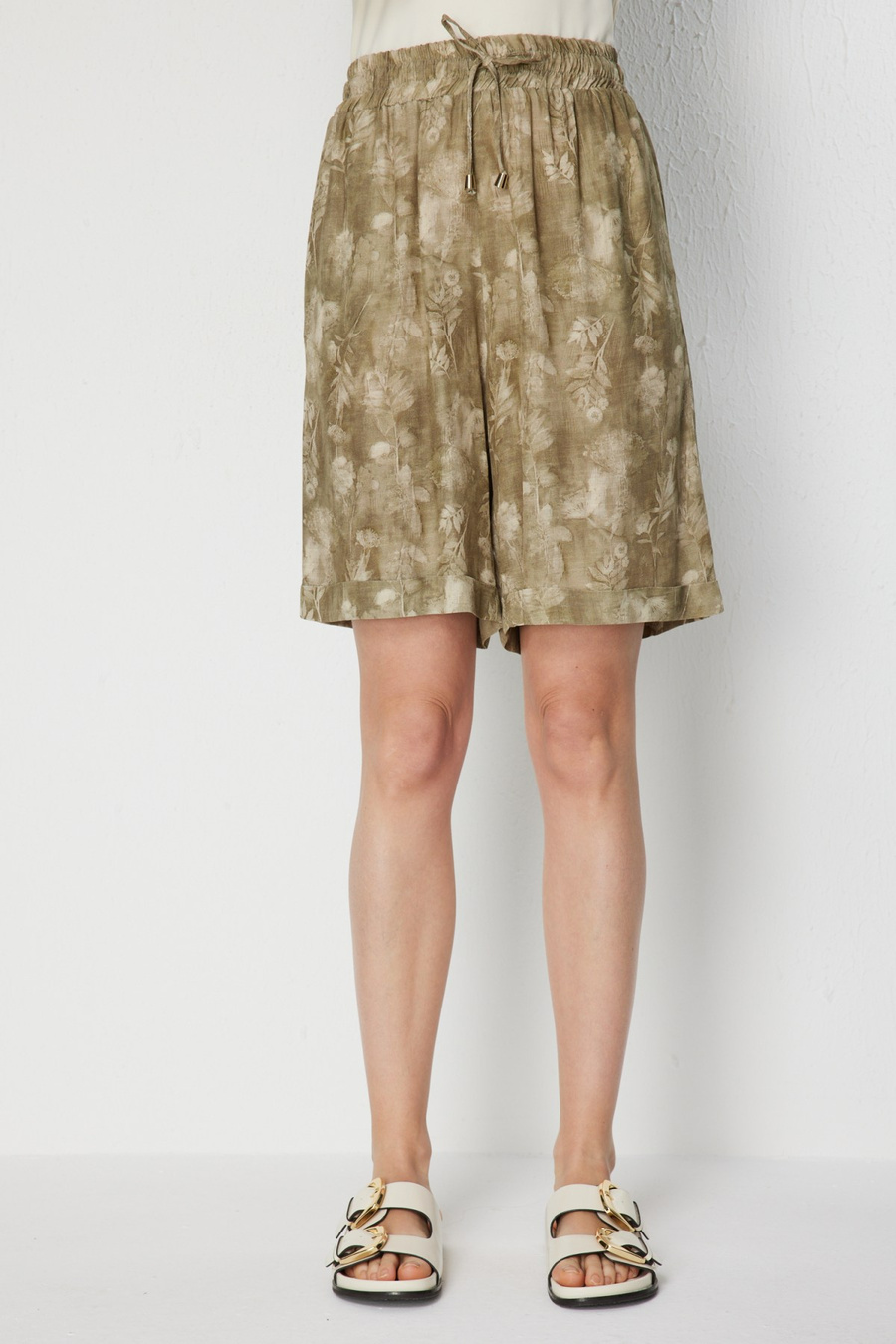 On Desenli Bağcıklı Şort Olive