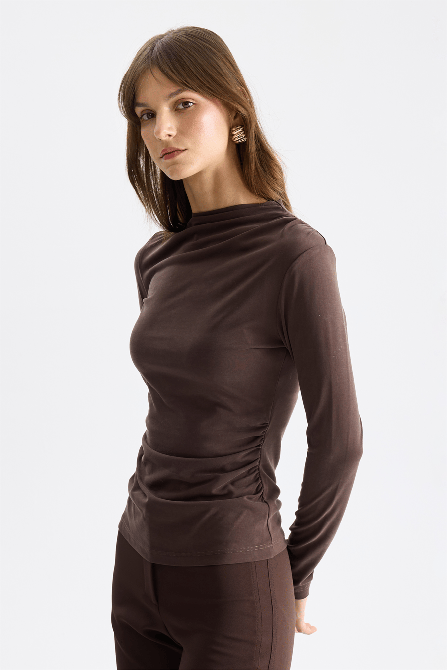 On Drape Detaylı Büzgülü Bluz Kahve