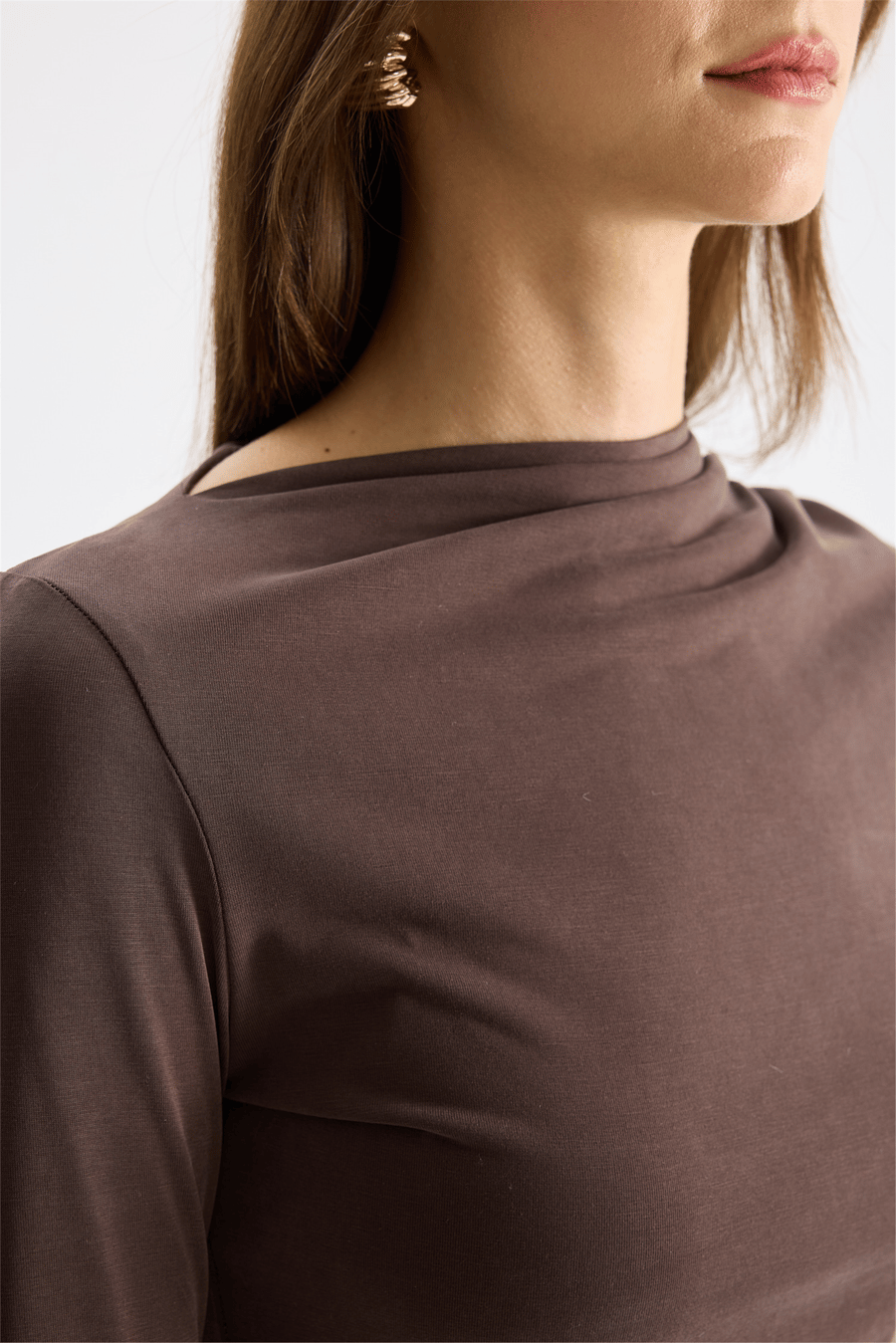 On Drape Detaylı Büzgülü Bluz Kahve