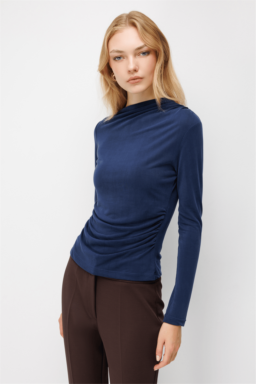 On Drape Detaylı Büzgülü Bluz Lacivert
