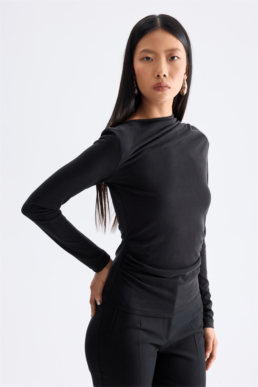 On Drape Detaylı Büzgülü Bluz Siyah