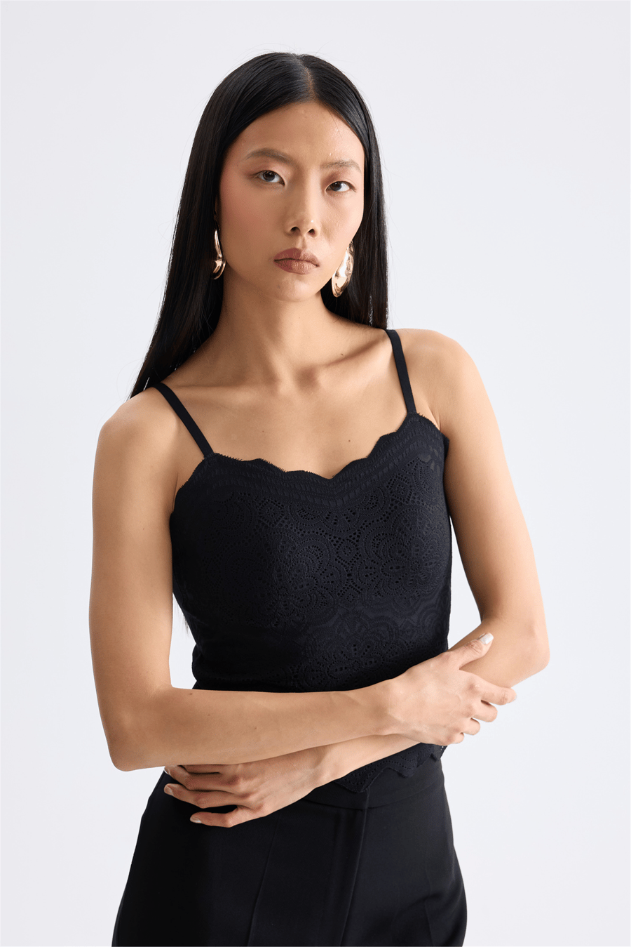 On İnce Askılı Dantelli Crop Bluz Siyah