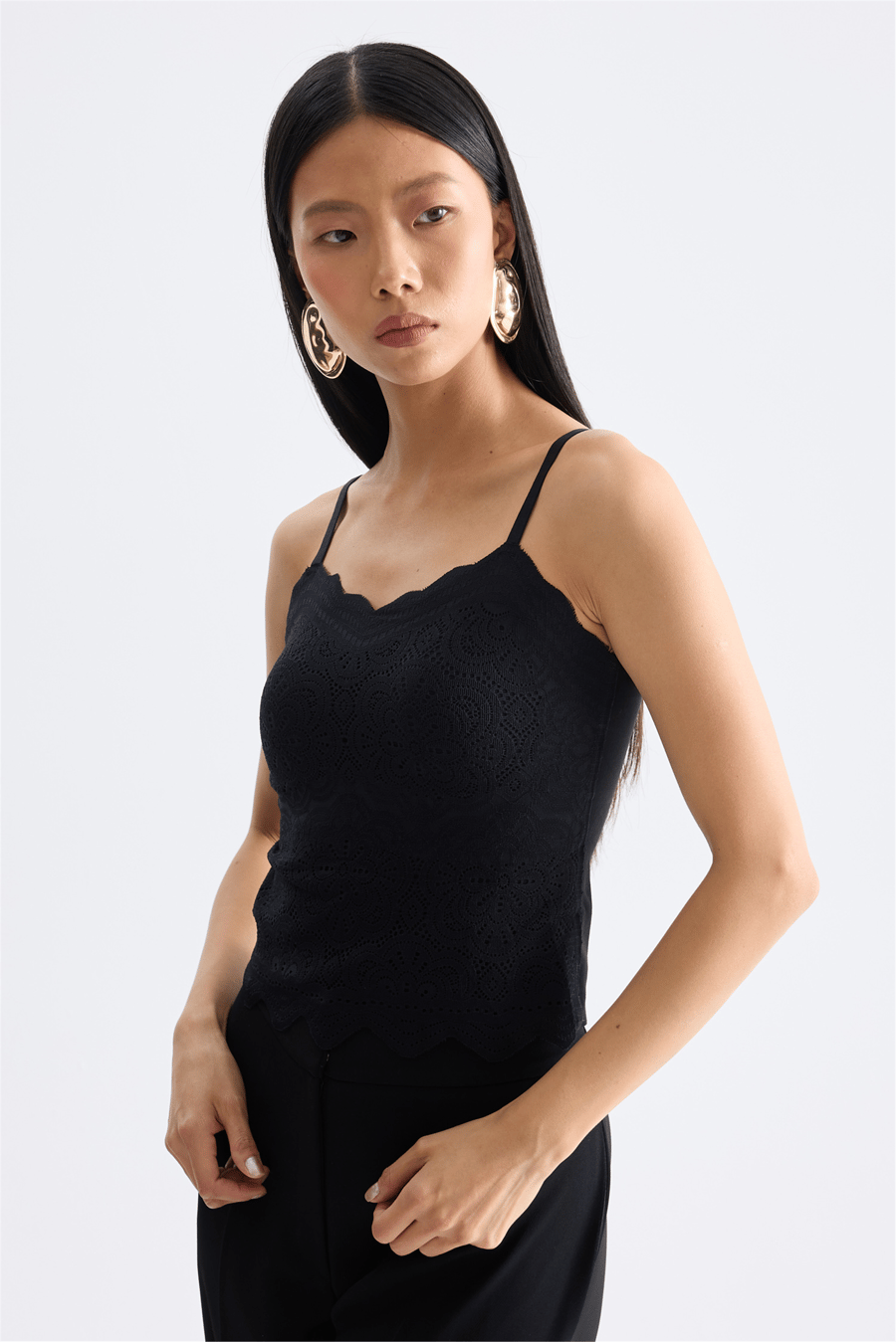 On İnce Askılı Dantelli Crop Bluz Siyah
