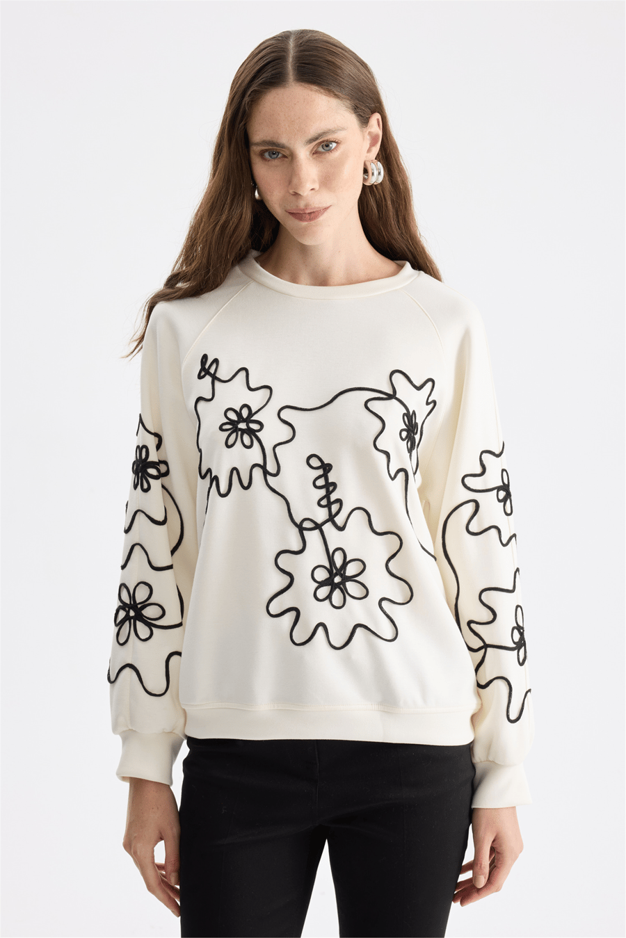 On İşleme Desenli Sıfır Yaka Sweatshirt Ekru