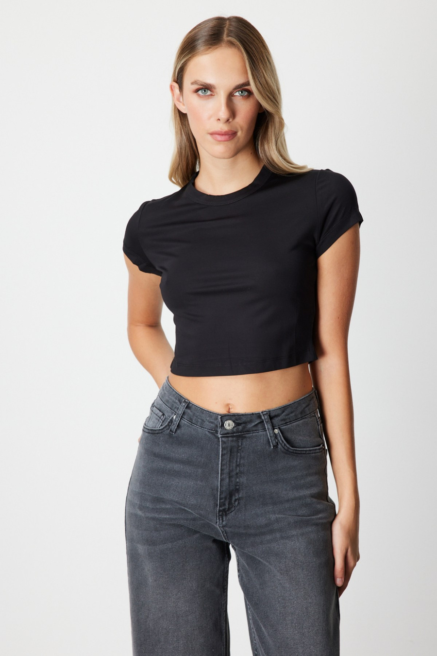 On Sıfır Yaka Crop Bluz Siyah
