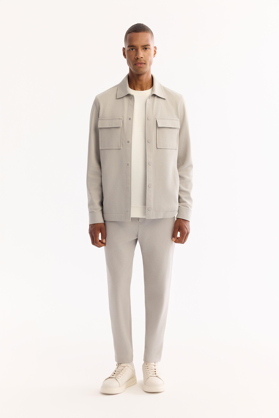 Açık Gri Klasik Yaka Diyagonel Çift Cep Kapaklı Örme Gömlek Ceket