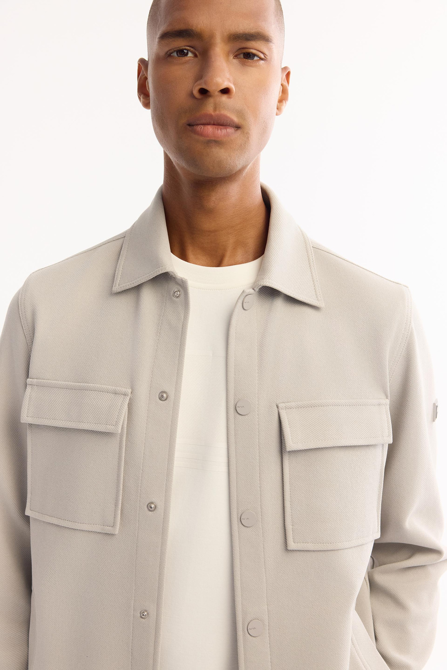 Açık Gri Klasik Yaka Diyagonel Çift Cep Kapaklı Örme Gömlek Ceket