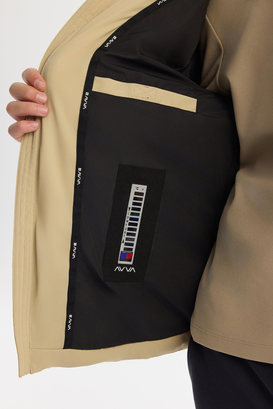 Bej Çıkma Kapüşonlu Yaka Kaz Tüyü Su İtici Rüzgar Geçirmez Termometreli Şişme Mont