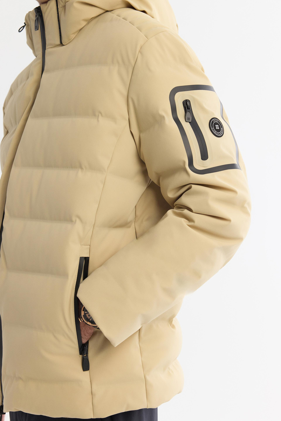 Bej Çıkma Kapüşonlu Yaka Kaz Tüyü Su İtici Rüzgar Geçirmez Termometreli Şişme Mont