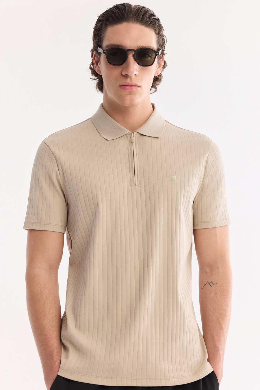 Bej Fermuarlı Polo Yaka Jakarlı T-Shirt