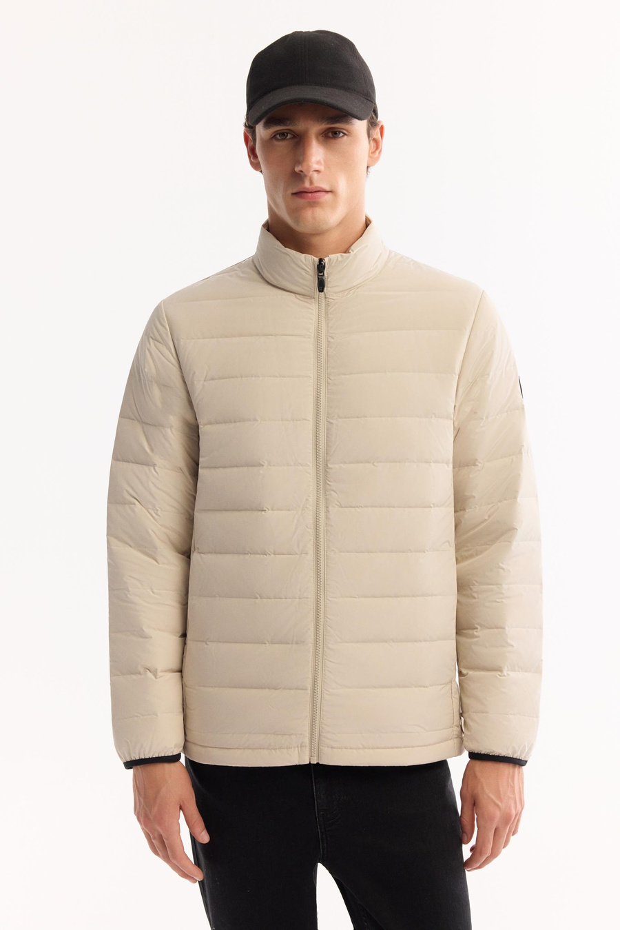 Bej Fonksiyonel Çift Kullanımlı Ördek Tüyü İnce Mont