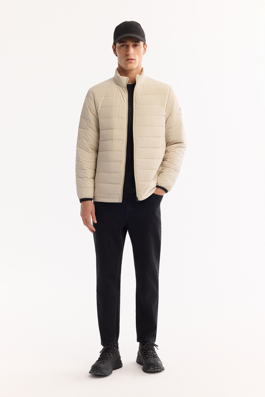 Bej Fonksiyonel Çift Kullanımlı Ördek Tüyü İnce Mont