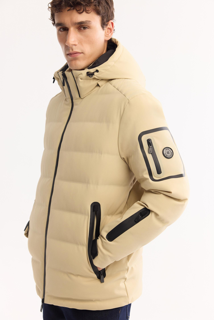 Bej Kapüşonlu Kaz Tüyü Karışımlı Yapıştırma Mont