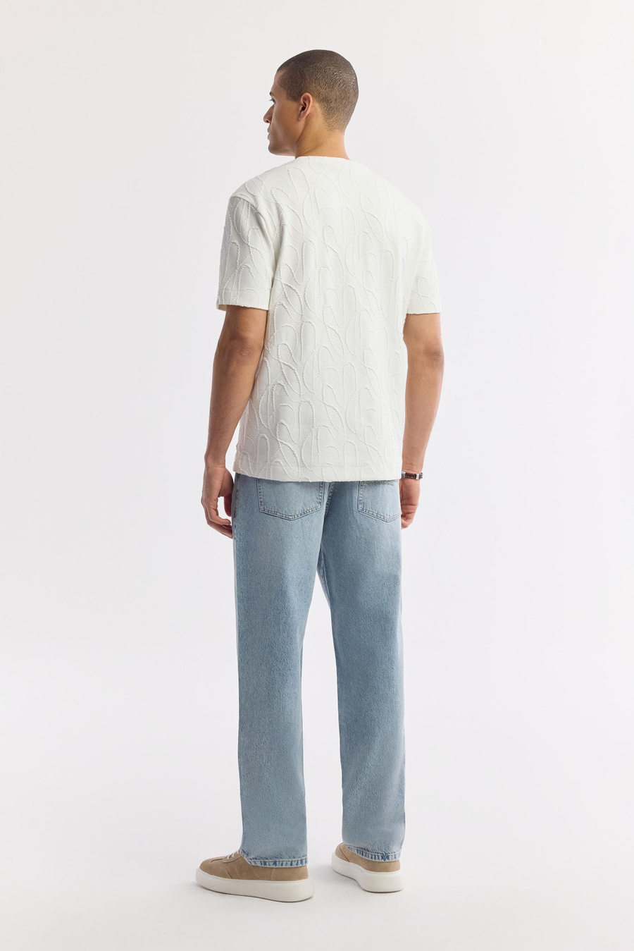 Beyaz Bisiklet Yaka Geometrik Jakar Desenli T-Shirt