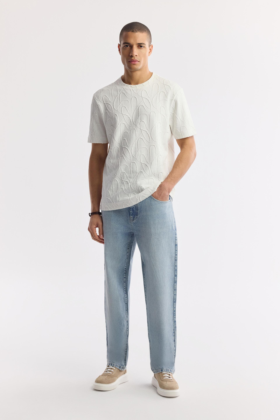 Beyaz Bisiklet Yaka Geometrik Jakar Desenli T-Shirt