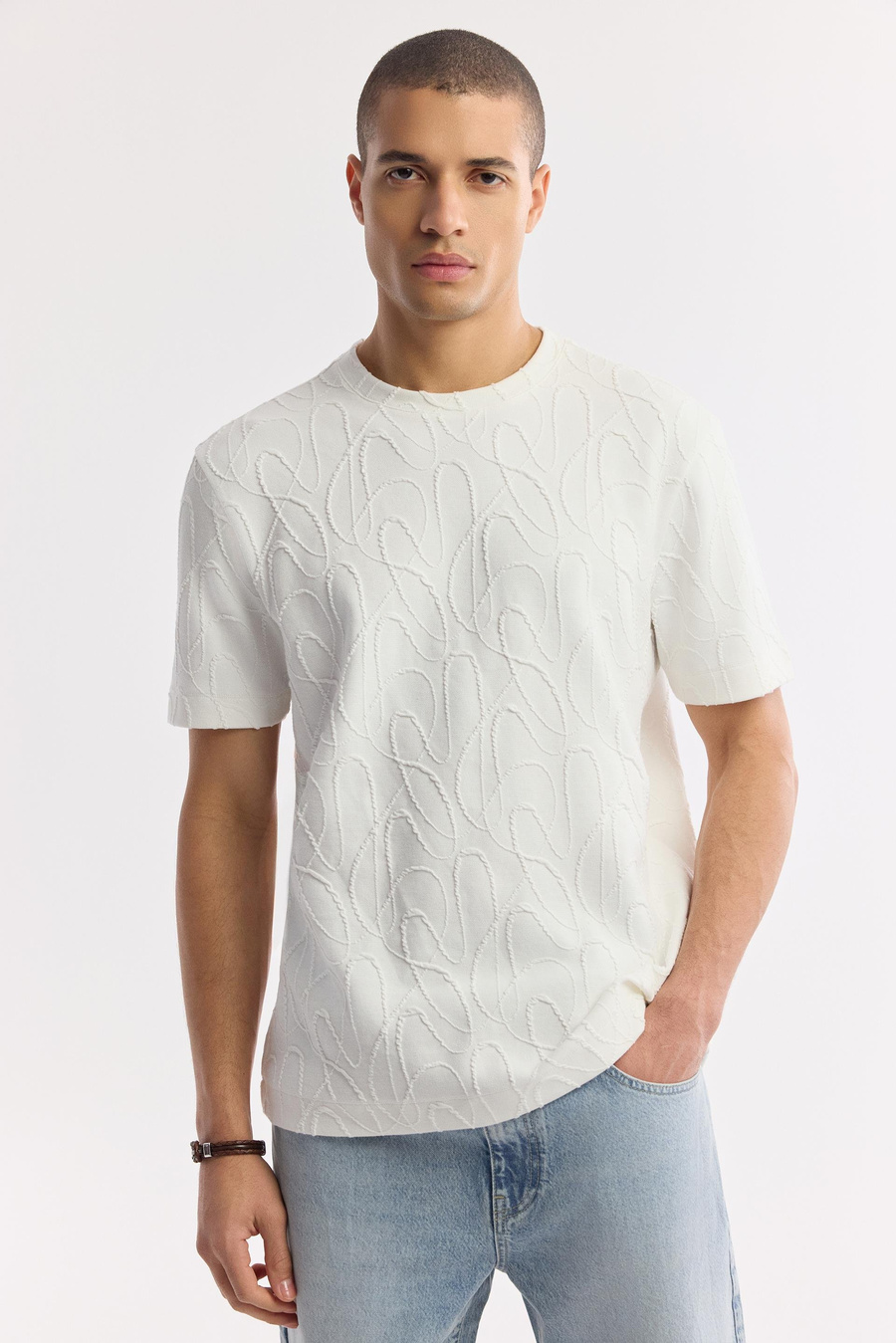 Beyaz Bisiklet Yaka Geometrik Jakar Desenli T-Shirt