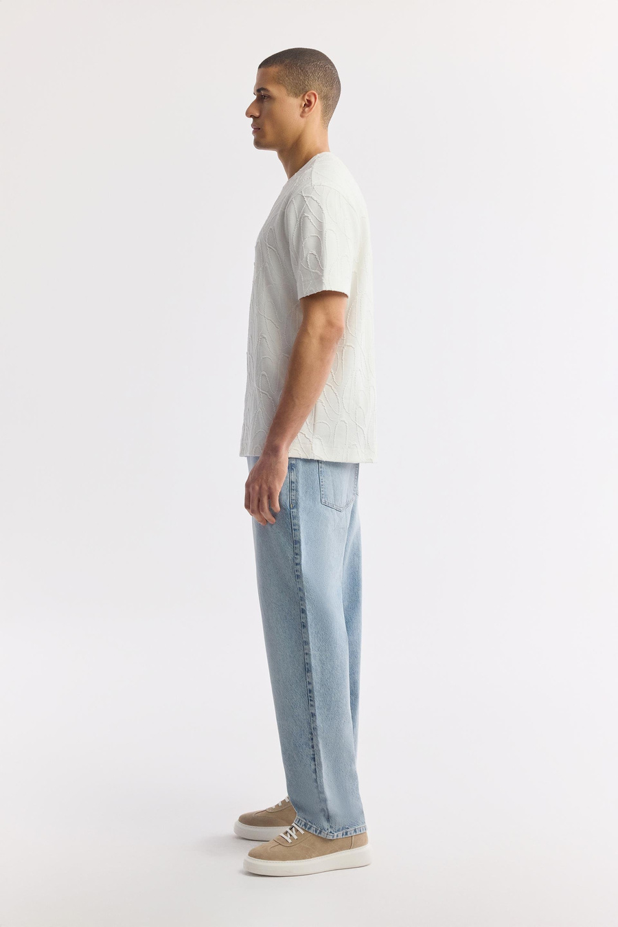 Beyaz Bisiklet Yaka Geometrik Jakar Desenli T-Shirt