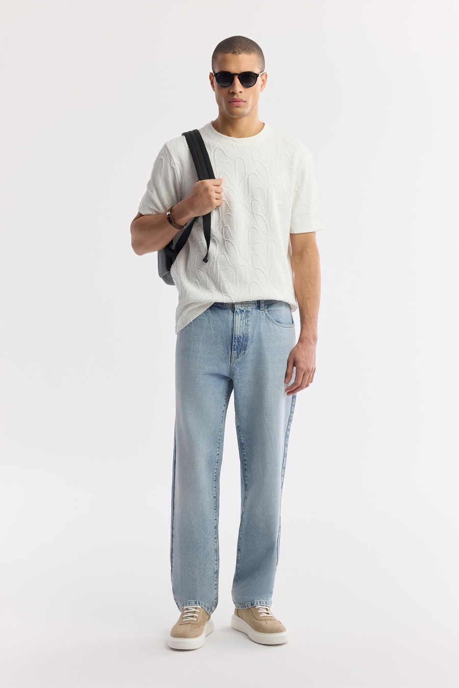 Beyaz Bisiklet Yaka Geometrik Jakar Desenli T-Shirt