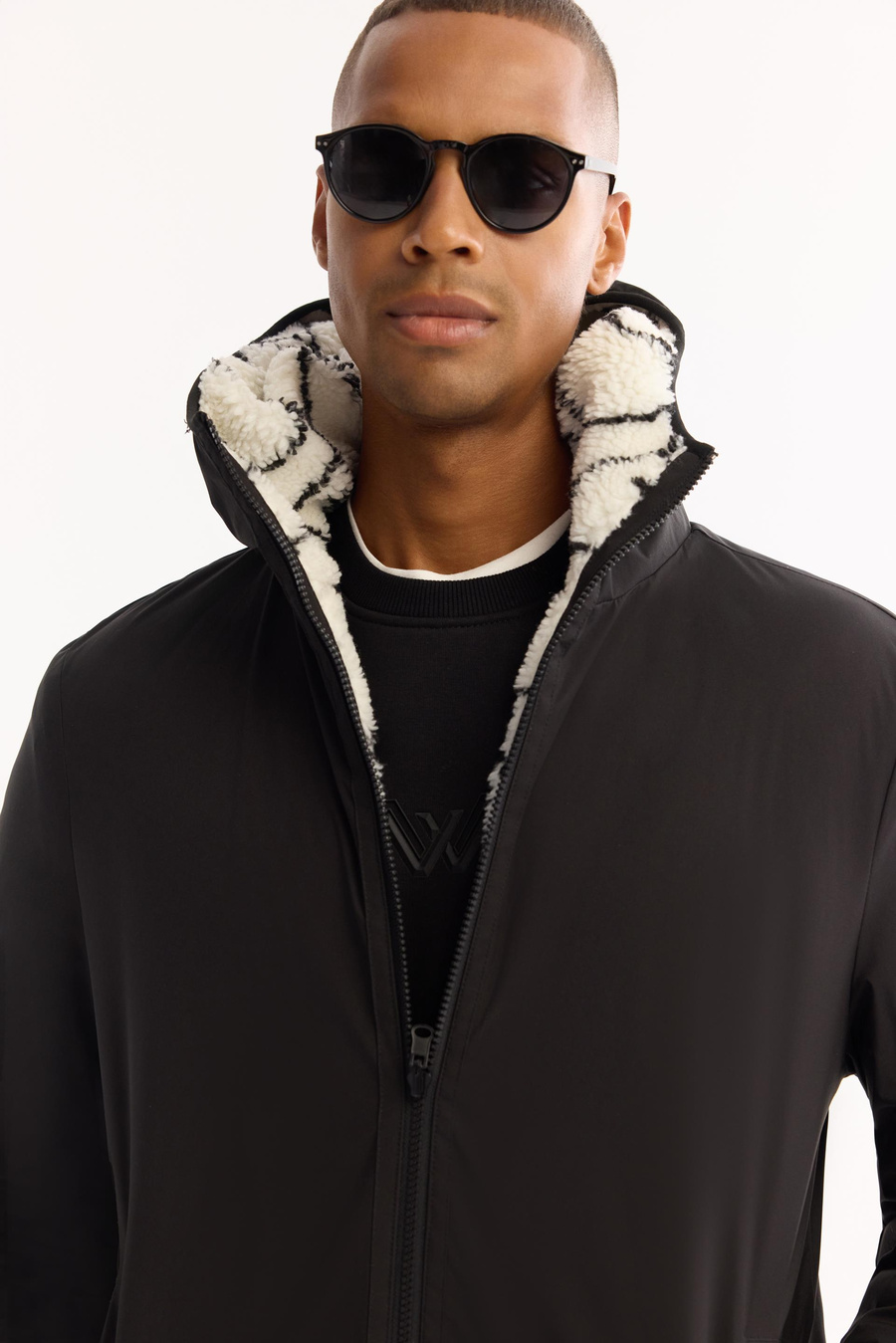 Beyaz Çift Taraflı Kapüşonlu Peluş Mont