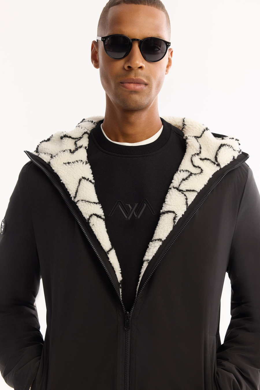 Beyaz Çift Taraflı Kapüşonlu Peluş Mont