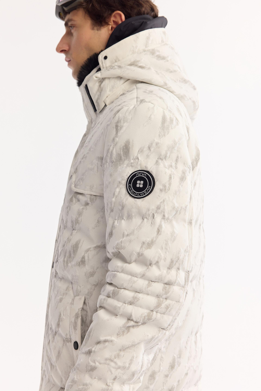 Beyaz Desenli Kapitone Elyaf Dolum Mont