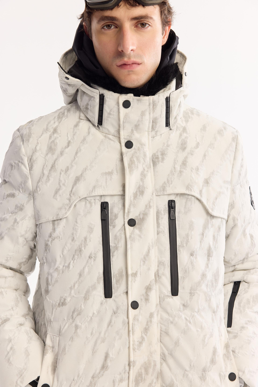 Beyaz Desenli Kapitone Elyaf Dolum Mont