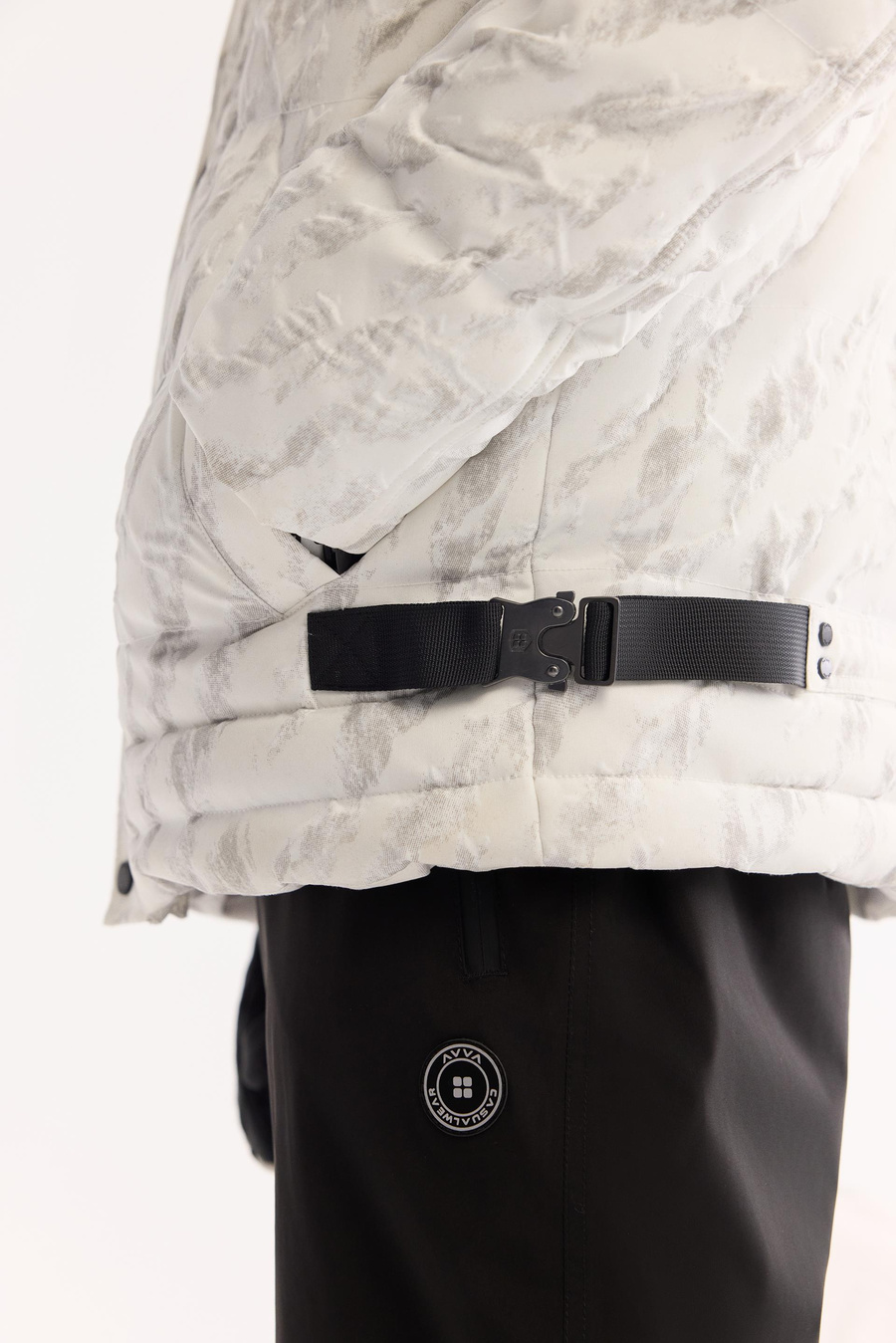 Beyaz Desenli Kapitone Elyaf Dolum Mont