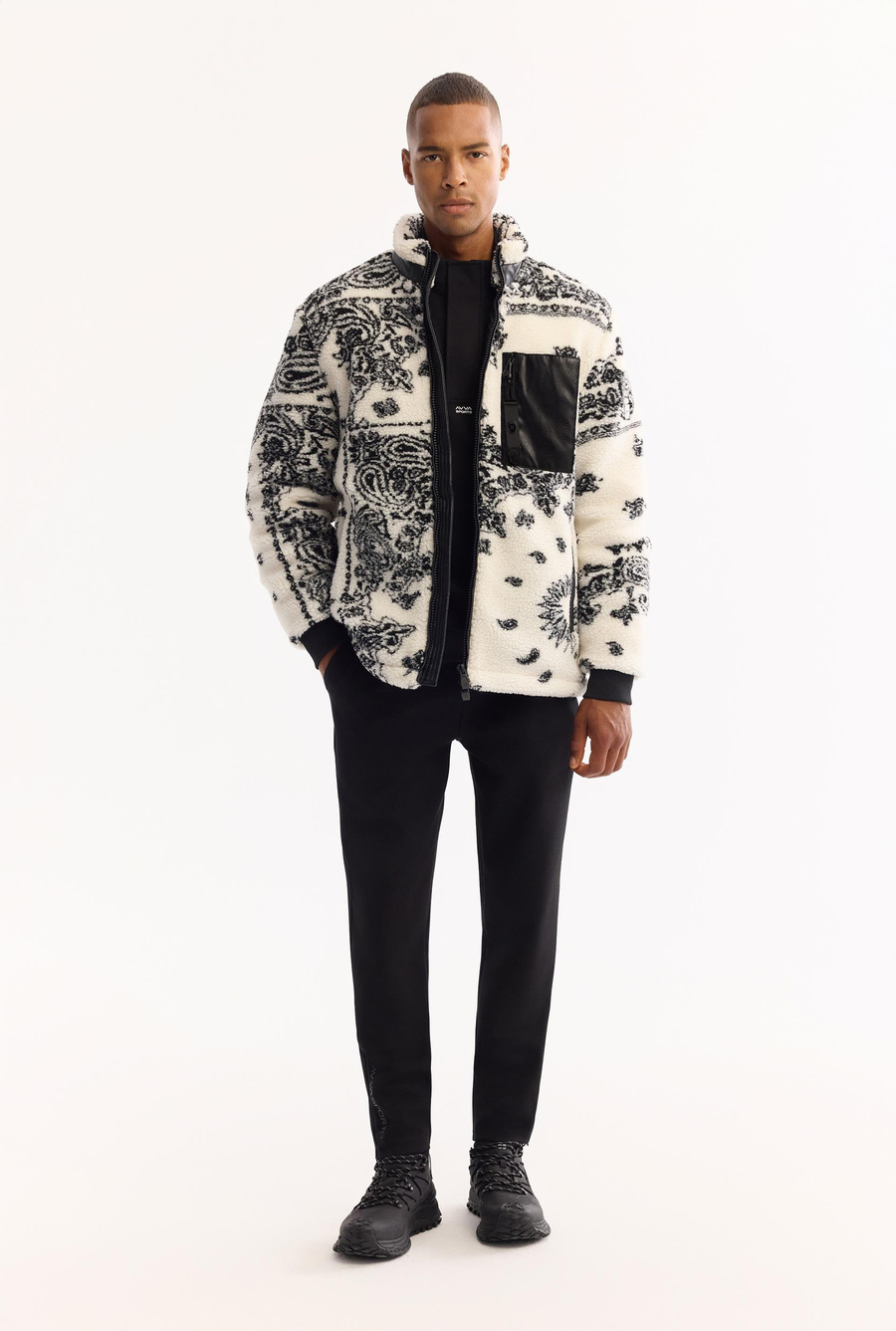 Beyaz Dik Yaka Peluş PU Detaylı Mont