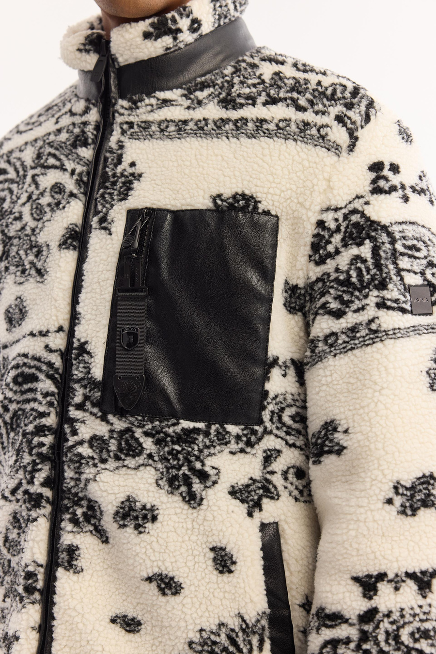 Beyaz Dik Yaka Peluş PU Detaylı Mont